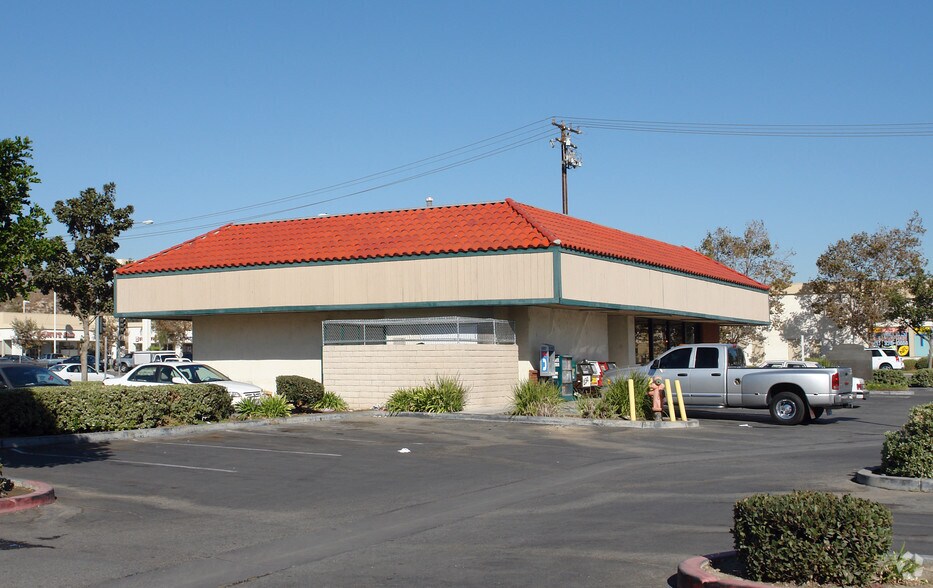 3852 Mckinley St, Corona, CA à louer - Photo de l’immeuble – Image 2 sur 2