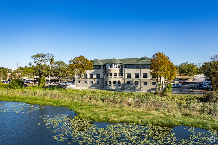 1879 Nightingale Ln, Tavares, FL à vendre - Photo de l’immeuble – Image 3 sur 10