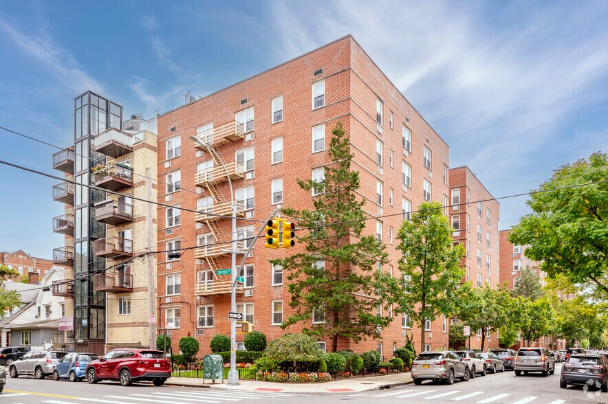 1717 E 18th St, Brooklyn, NY à vendre - Photo de l’immeuble – Image 1 sur 6