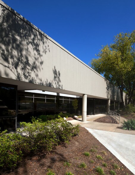 445 Atlanta South Pky, Atlanta, GA à vendre - Photo de l’immeuble – Image 2 sur 13