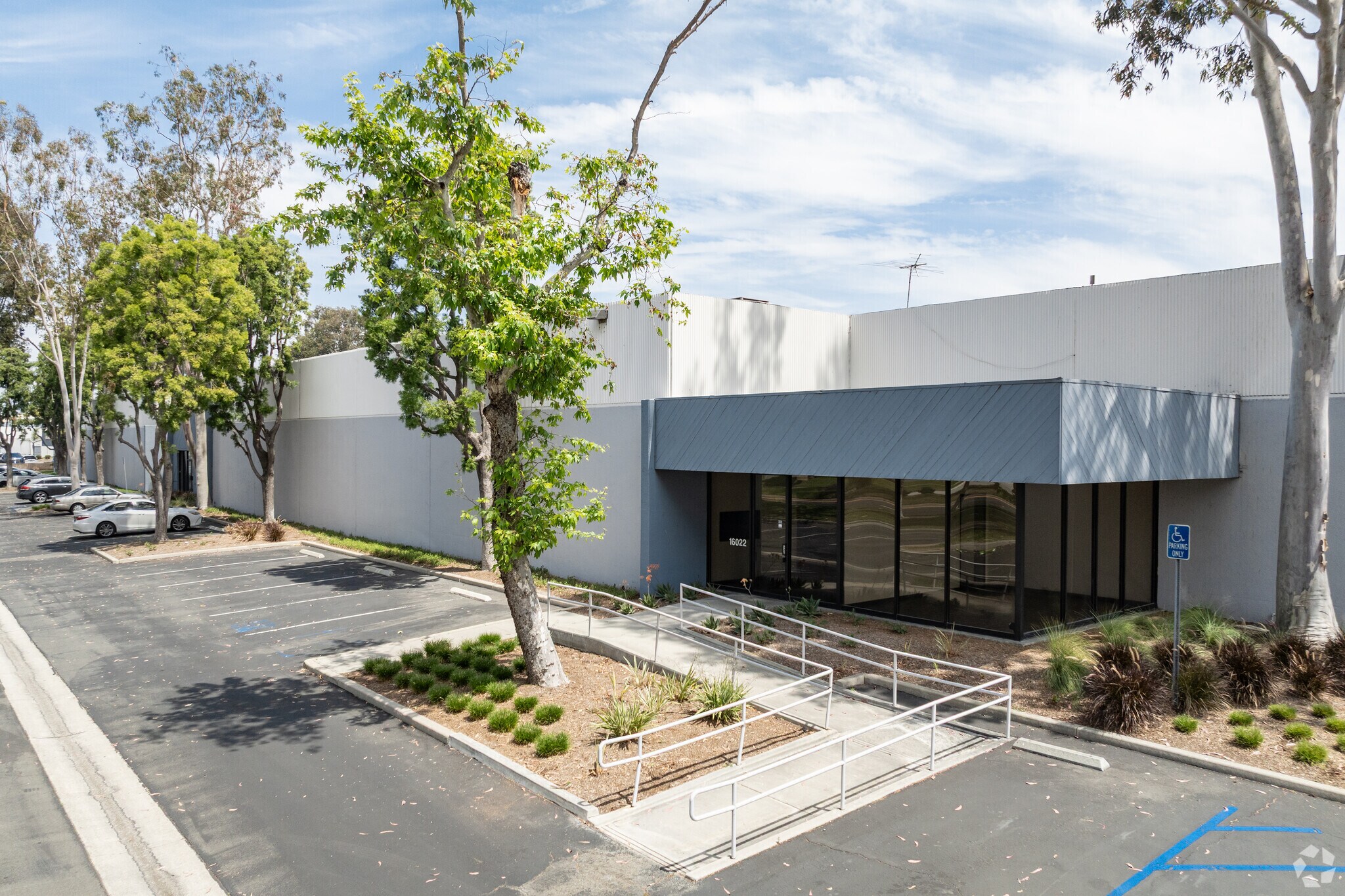 13422-13452 Alondra Blvd, Cerritos, CA à louer Photo principale– Image 1 sur 7
