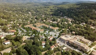 Roquefort-les-Pins - VUE AÉRIENNE  vue de carte