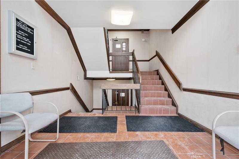 100-111 McKnight Park Dr, Pittsburgh, PA à vendre - Hall d’entrée – Image 3 sur 4