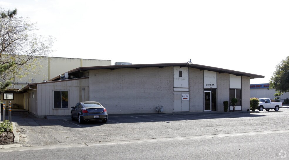 1302 Commerce Ave, Woodland, CA à vendre - Photo principale – Image 1 sur 1