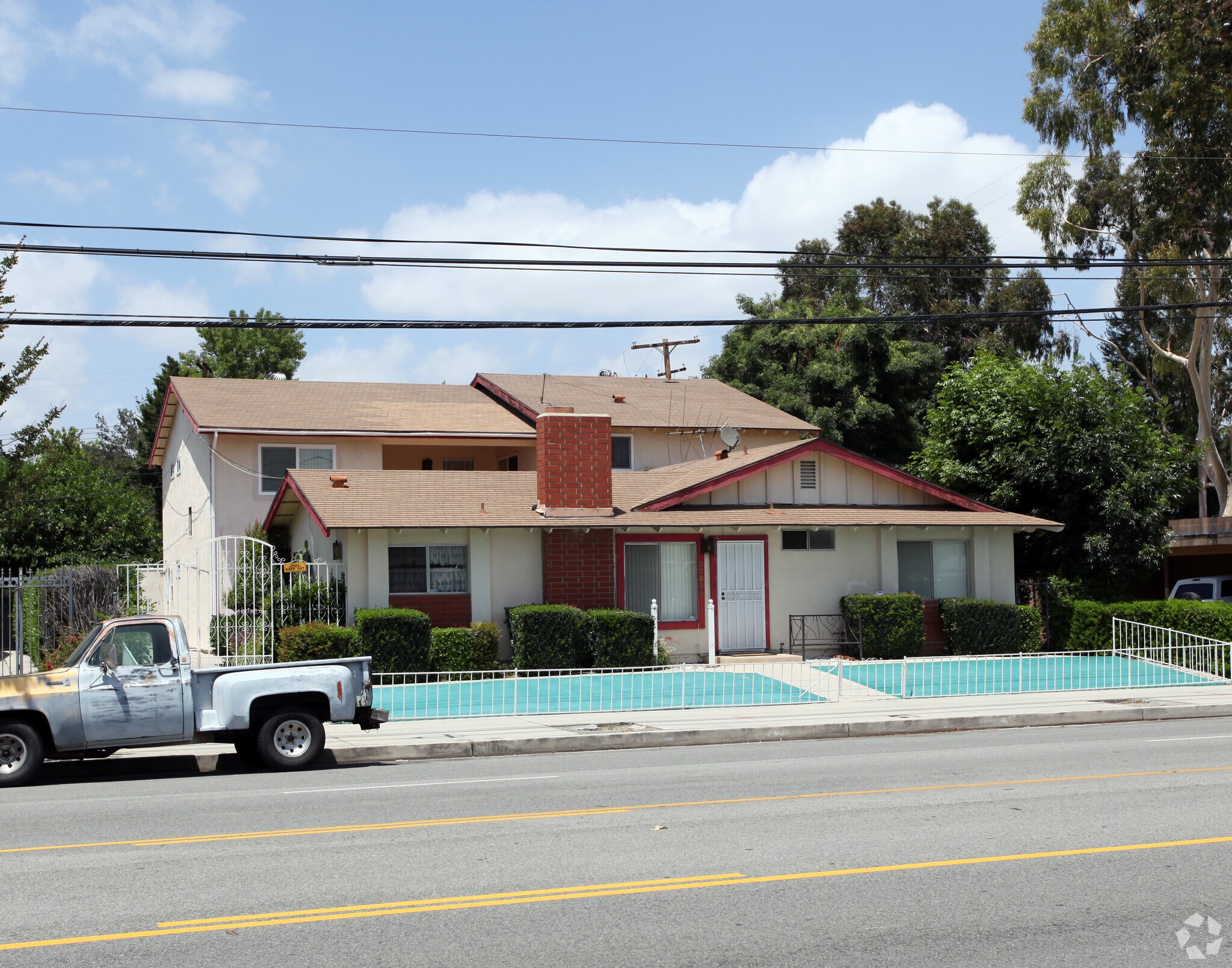 22855 Vanowen St, West Hills, CA à vendre Photo de l’immeuble– Image 1 sur 4