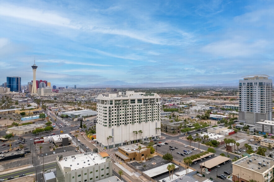 900 S Las Vegas Blvd, Las Vegas, NV à vendre - Photo de l’immeuble – Image 2 sur 22