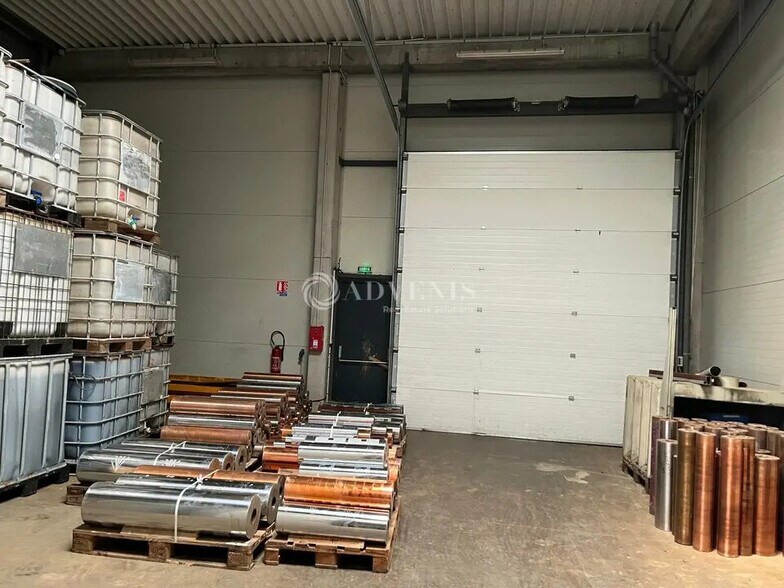 Local d’activités dans Sonzay à louer - Photo de l’immeuble – Image 2 sur 9