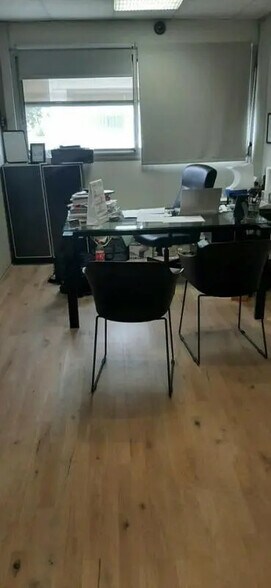 Bureau dans Aix-en-Provence à louer - Photo de l’immeuble – Image 1 sur 1