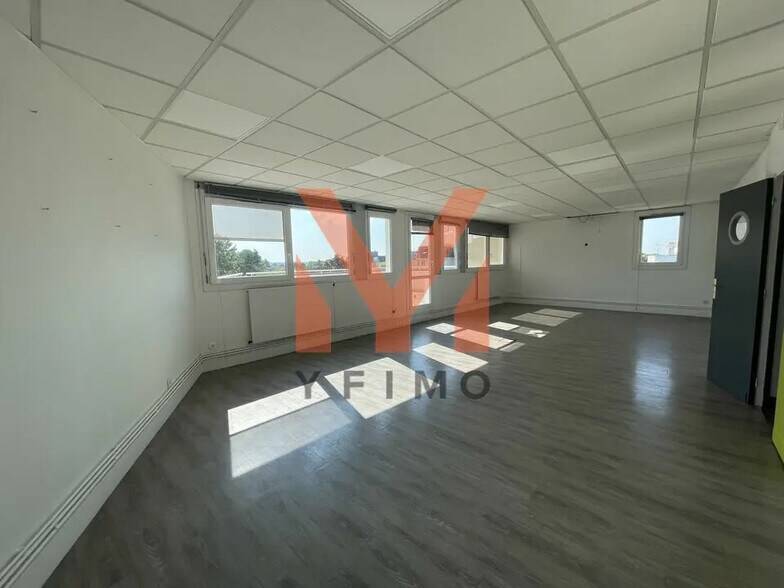 Bureau dans Chatou à vendre - Photo de l’immeuble – Image 2 sur 18