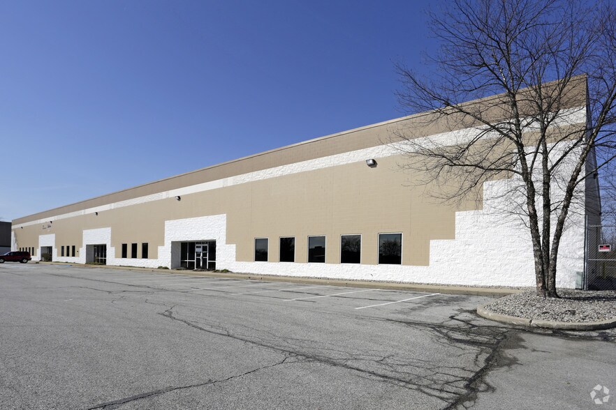 1350 Brookville Way, Indianapolis, IN à louer - Photo de l’immeuble – Image 2 sur 3