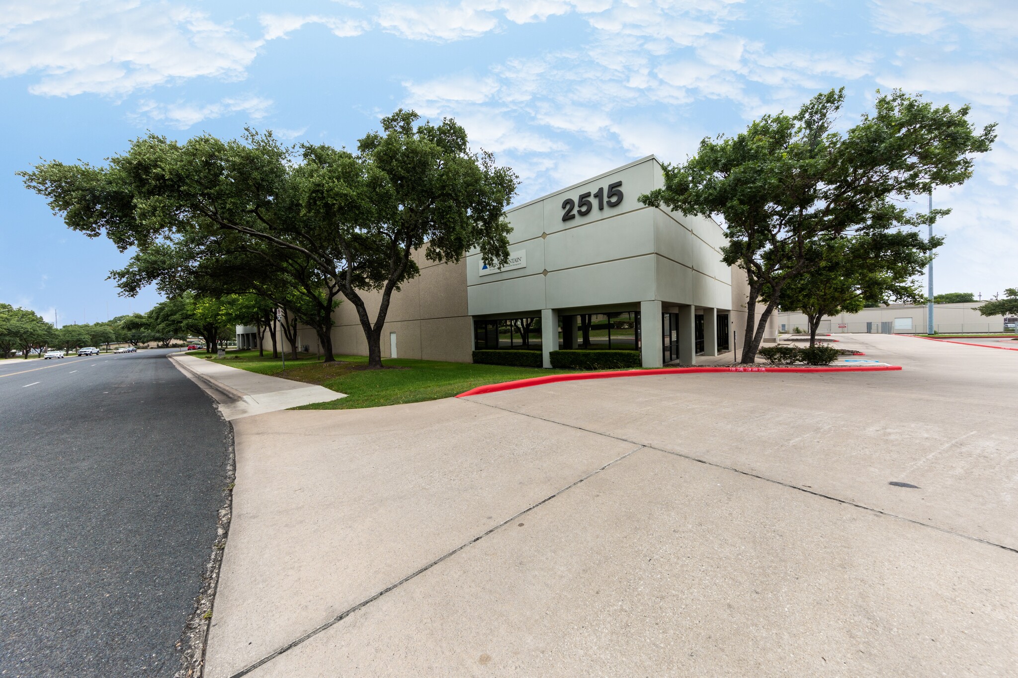 2515 Brockton Dr, Austin, TX à louer Photo de l’immeuble– Image 1 sur 5