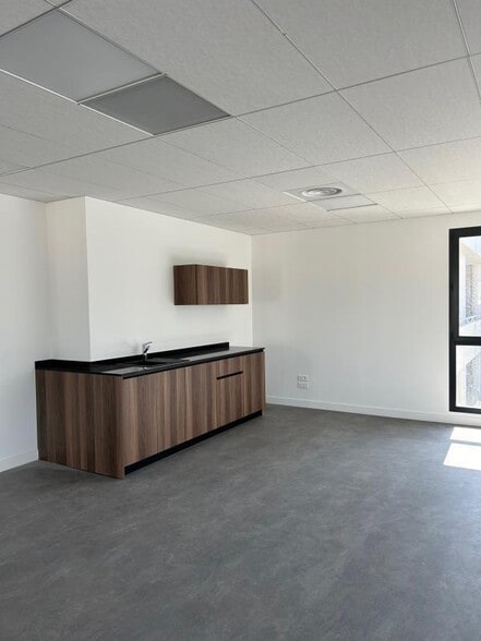 Bureau dans Aubagne à louer - Photo de l’immeuble – Image 2 sur 6