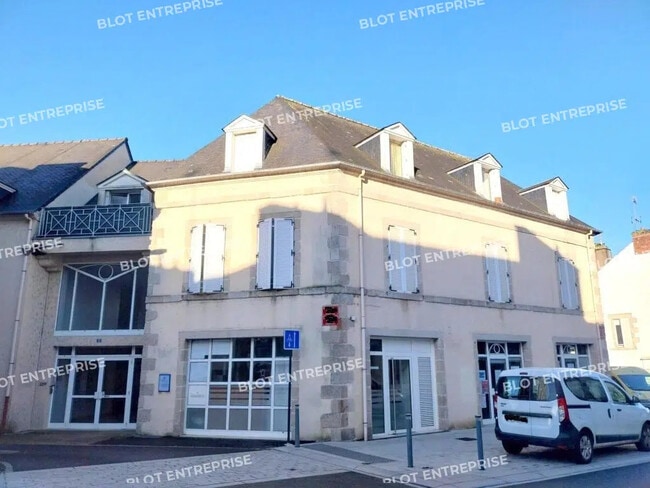 Plus de détails pour 12 Rue Du Couvent, Pontivy - Bureau à louer