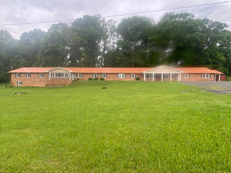 2500 Olivet Ct, Greensboro, NC à louer - Photo de l’immeuble – Image 2 sur 29