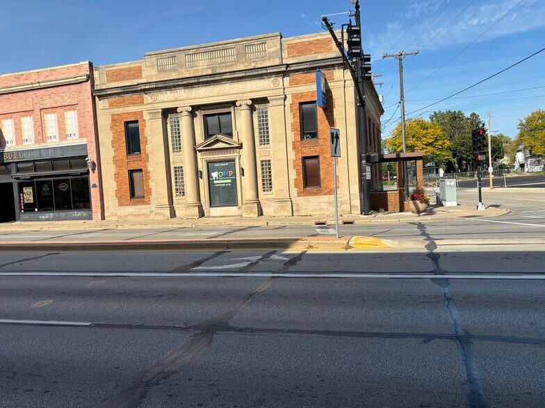 1245 Main St, Green Bay, WI à vendre - Photo de l’immeuble – Image 3 sur 10