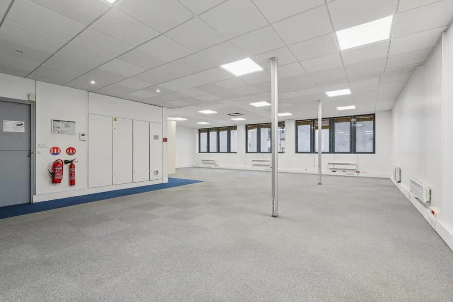 18 Rue D'Hauteville, Paris à louer - Photo de l’immeuble – Image 3 sur 17