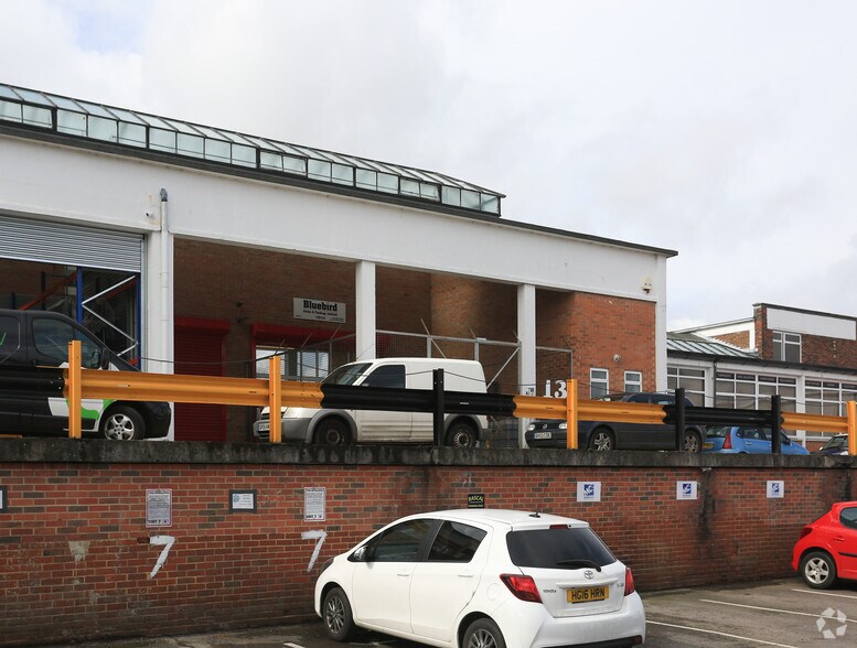 Kelvin Way, Crawley à louer - Photo de l’immeuble – Image 3 sur 4
