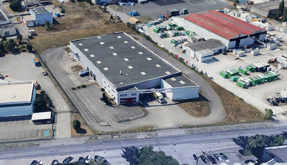 1 Avenue Docteur Schweitzer, Meyzieu à louer - Photo de l’immeuble – Image 1 sur 13