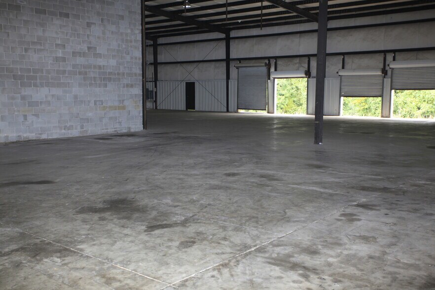 102 Camp Creek Industrial Pky, Cornelia, GA à louer - Photo de l’immeuble – Image 3 sur 6