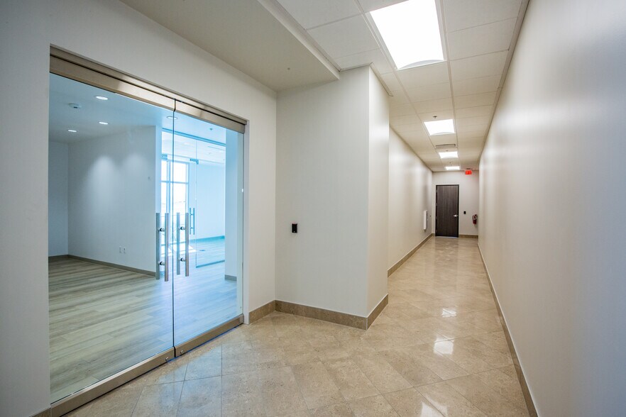 6565 S Buffalo Dr, Las Vegas, NV à louer - Photo de l’immeuble – Image 3 sur 25