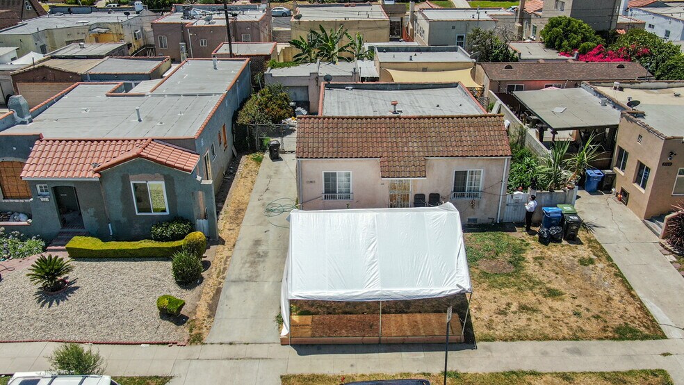 2056 W 67th St, Los Angeles, CA à vendre - Photo de l’immeuble – Image 2 sur 11