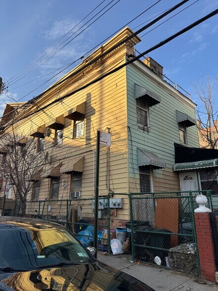 825 Jennings St, Bronx, NY à vendre - Photo de l’immeuble – Image 3 sur 5