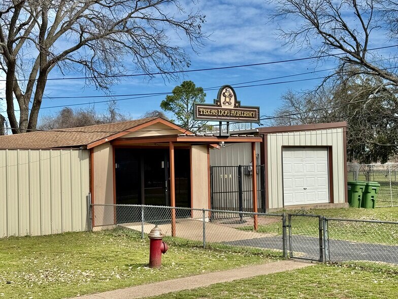 5920 Walnut Creek Dr, Granbury, TX à vendre - Photo principale – Image 1 sur 3