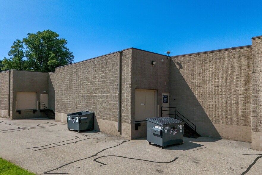 7479-7491 Cahill Rd, Edina, MN à vendre - Photo de l’immeuble – Image 2 sur 8