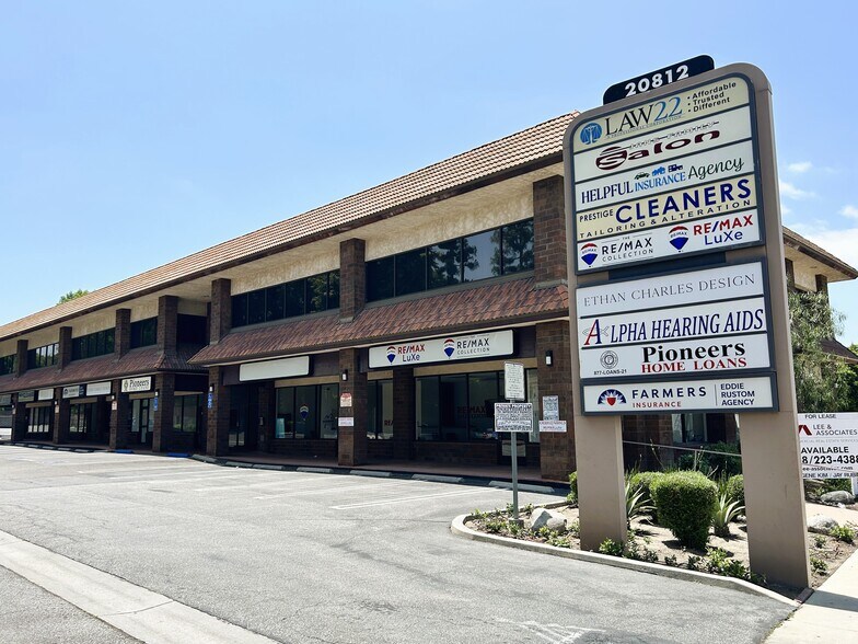 20812 Ventura Blvd, Woodland Hills, CA à louer - Photo de l’immeuble – Image 2 sur 6