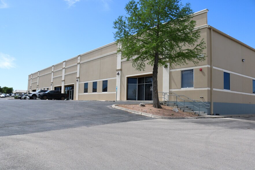 17353 Bell North Dr, Schertz, TX à louer - Photo de l’immeuble – Image 3 sur 6