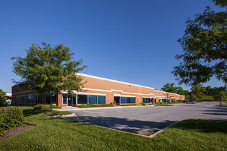2 Crossing Way, Owings Mills, MD à louer Photo de l’immeuble– Image 2 sur 2