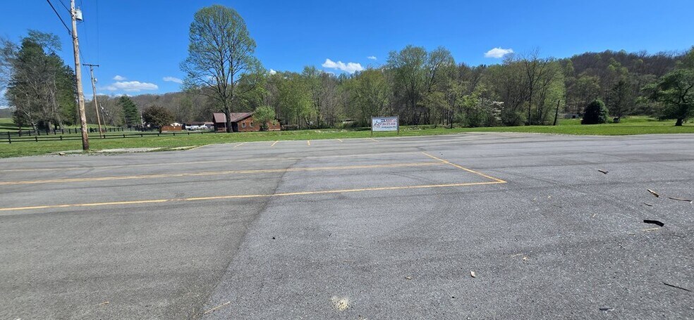 664 Coal River Rd, Glen Daniel, WV à vendre - Photo de l’immeuble – Image 2 sur 10
