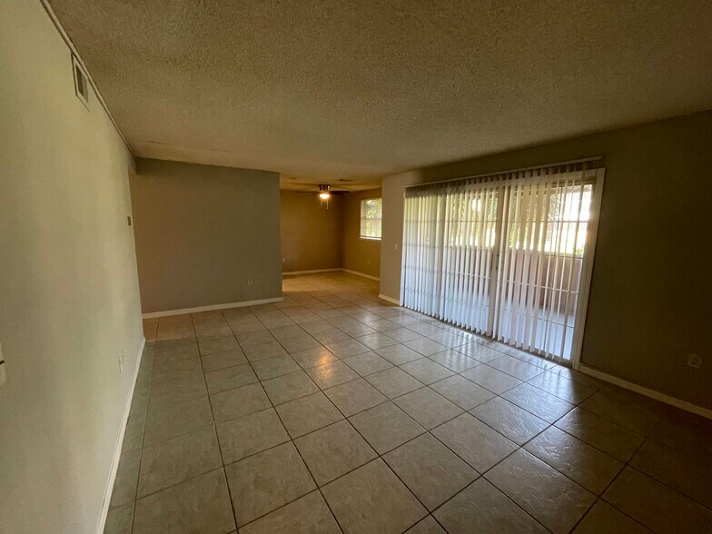 Versaille Multifamily Package portefeuille de 3 biens à vendre sur LoopNet.fr - Photo de l’immeuble – Image 3 sur 38