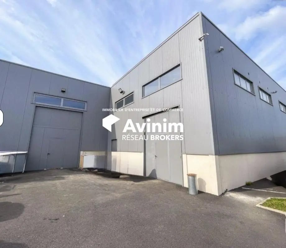 Industriel/Logistique dans Viarmes à louer Photo de l’immeuble– Image 1 sur 12