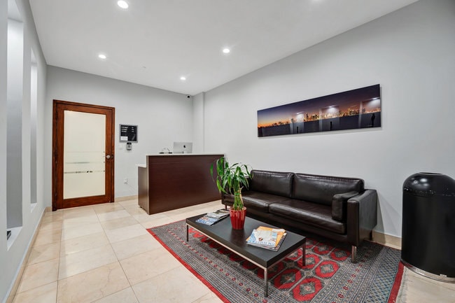 2333 Brickell Ave, Miami, FL 33129 - Lot D-1 -  - Photo intérieure - Image 1 of 34