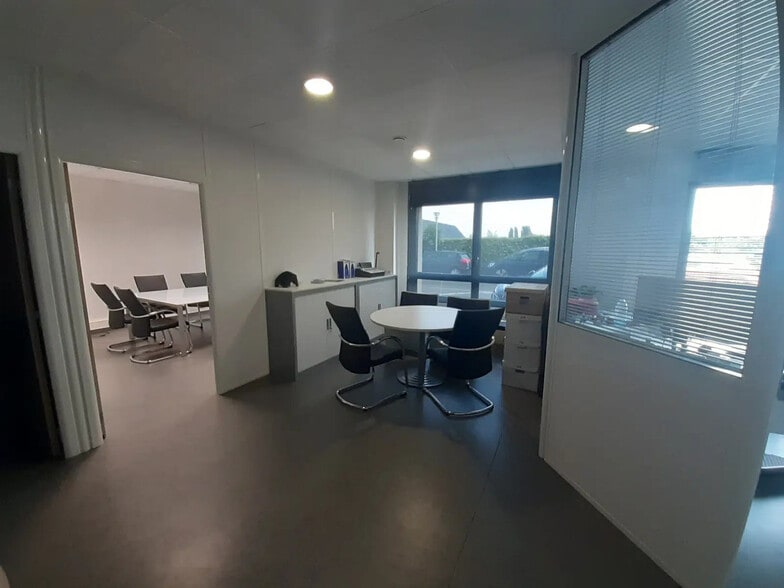 Bureau dans Dury à louer - Photo de l’immeuble – Image 3 sur 11