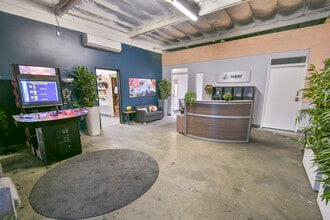 14723-14825 Oxnard St, Van Nuys, CA à louer Photo intérieure– Image 1 sur 14