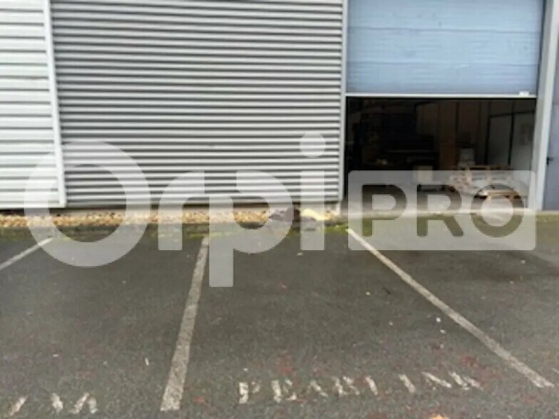 Local d’activités dans Villefranche-sur-Saône à louer - Photo de l’immeuble – Image 1 sur 4