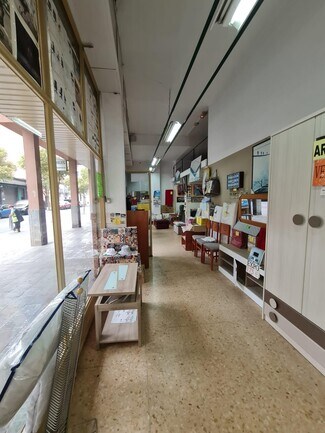 Plus de détails pour Local commercial à louer