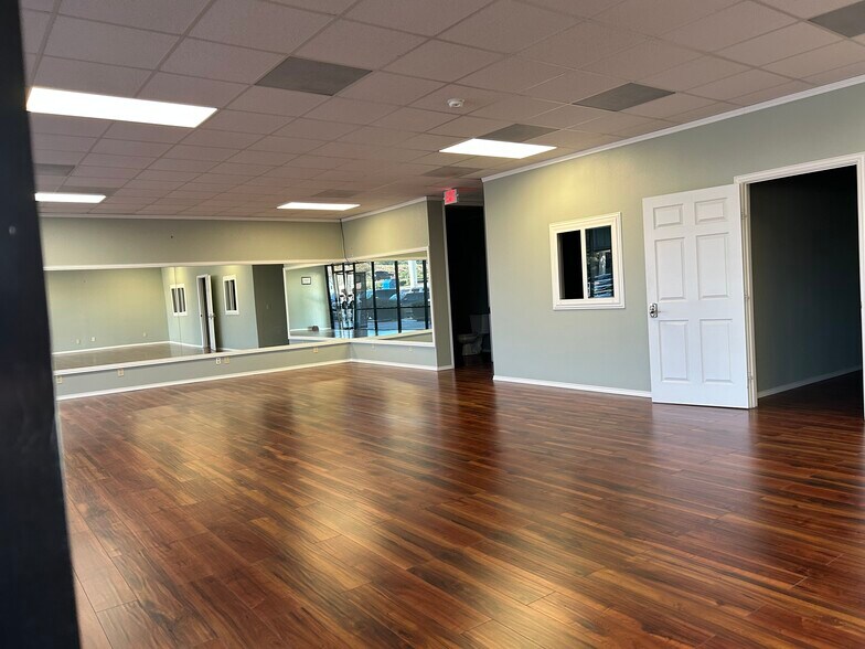 19380 Highway 105 W, Montgomery, TX à louer - Photo de l’immeuble – Image 3 sur 9