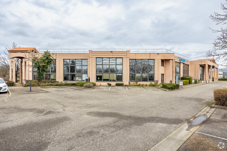 Bureau dans Bron à vendre - Photo de l’immeuble – Image 3 sur 3