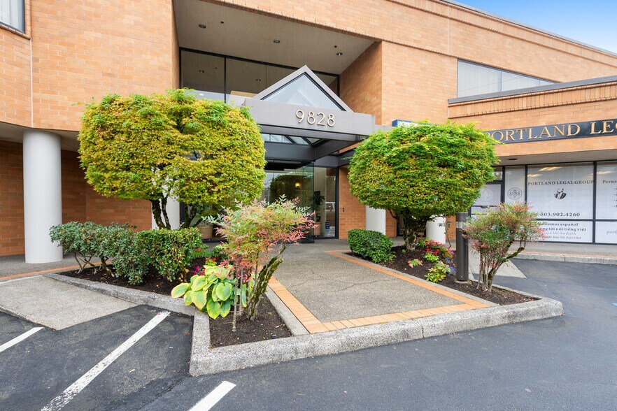 9810-9850 E Burnside St, Portland, OR à louer - Photo principale – Image 1 sur 7