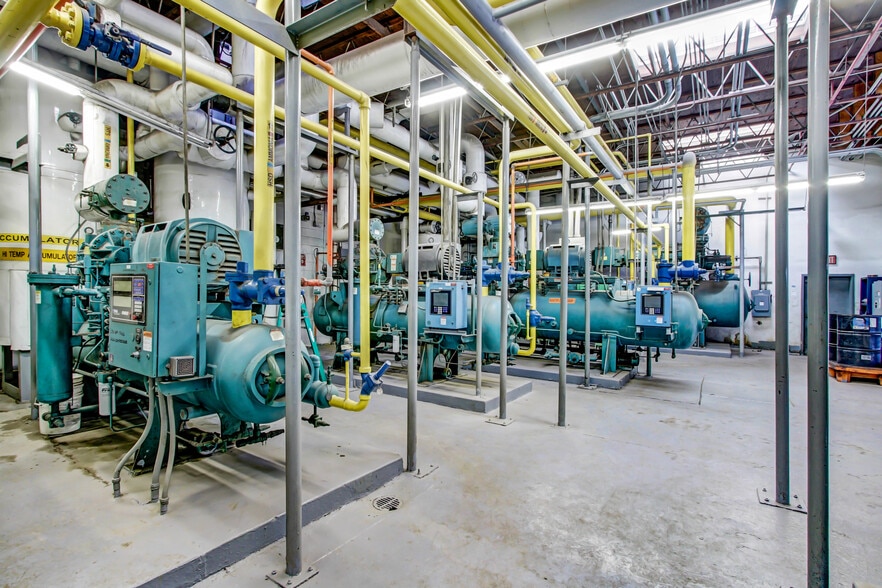 1120 W Foothill Blvd, Azusa, CA à louer - Photo intérieure – Image 2 sur 8