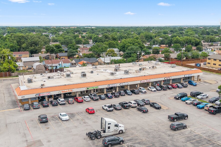 4401-4425 West Walnut Street, Garland, TX à vendre - Photo de l’immeuble – Image 2 sur 6