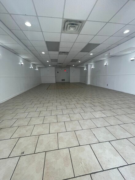 90-49 Springfield Blvd, Queens Village, NY à vendre - Photo intérieure – Image 3 sur 8