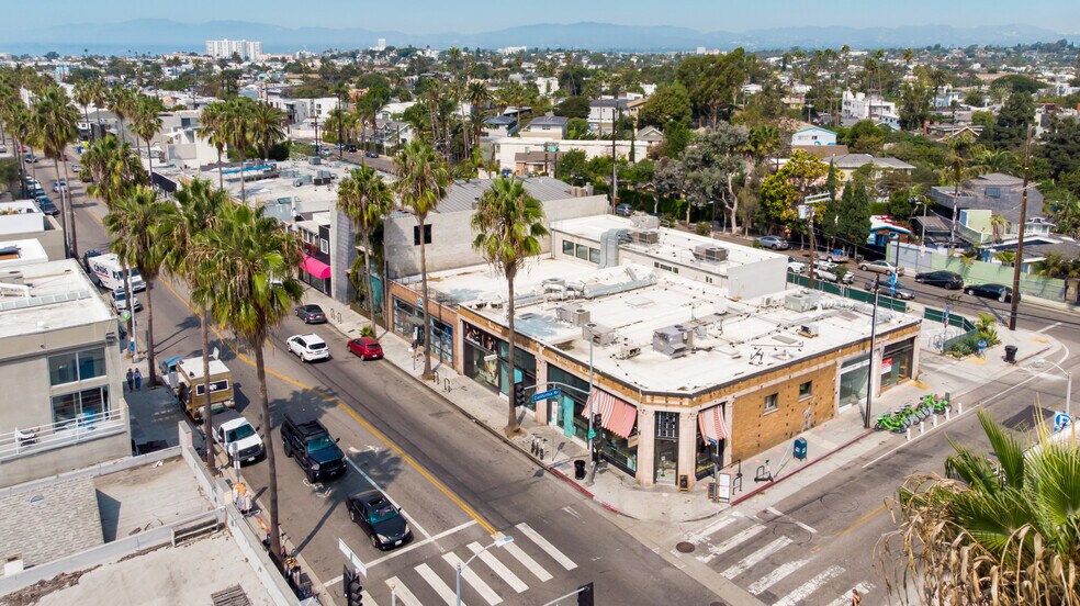 1349-1357 Abbot Kinney Blvd, Venice, CA à louer - Photo de l’immeuble – Image 1 sur 9