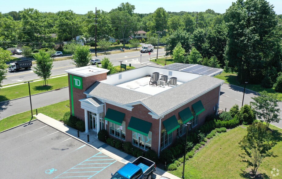 460 Pulaski Rd, Greenlawn, NY à louer - Aérien – Image 2 sur 10