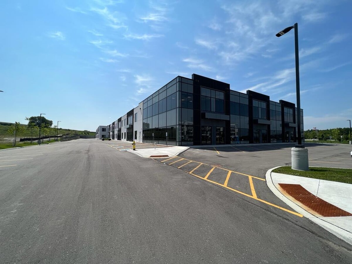 45 Eric T Smith Way, Aurora, ON L4G 7C6 - Lot 5 - - Photo intérieure - Image 2 of 9
