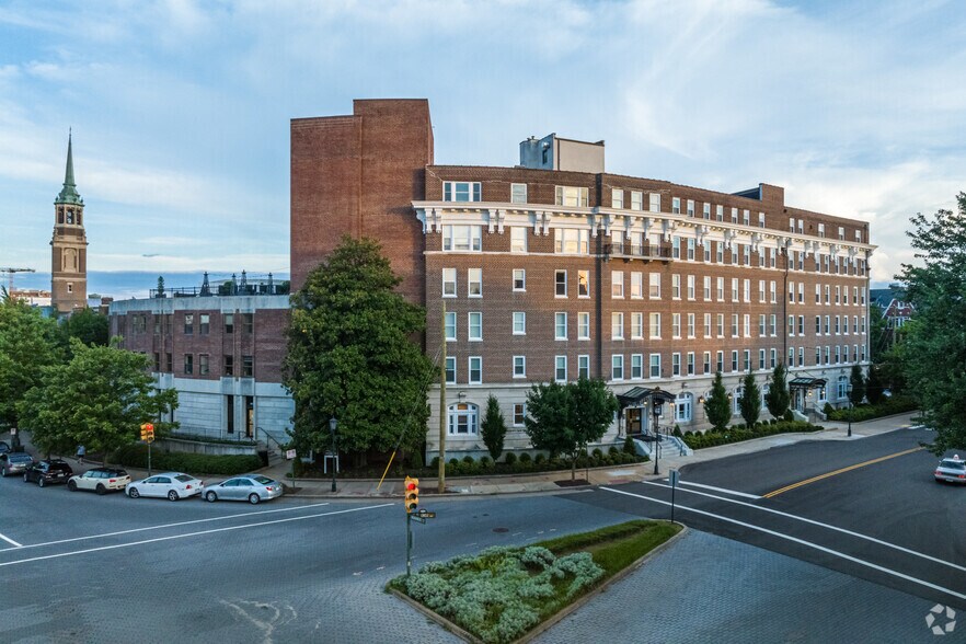 413-421 Stuart Cir, Richmond, VA à louer - Photo de l’immeuble – Image 1 sur 2
