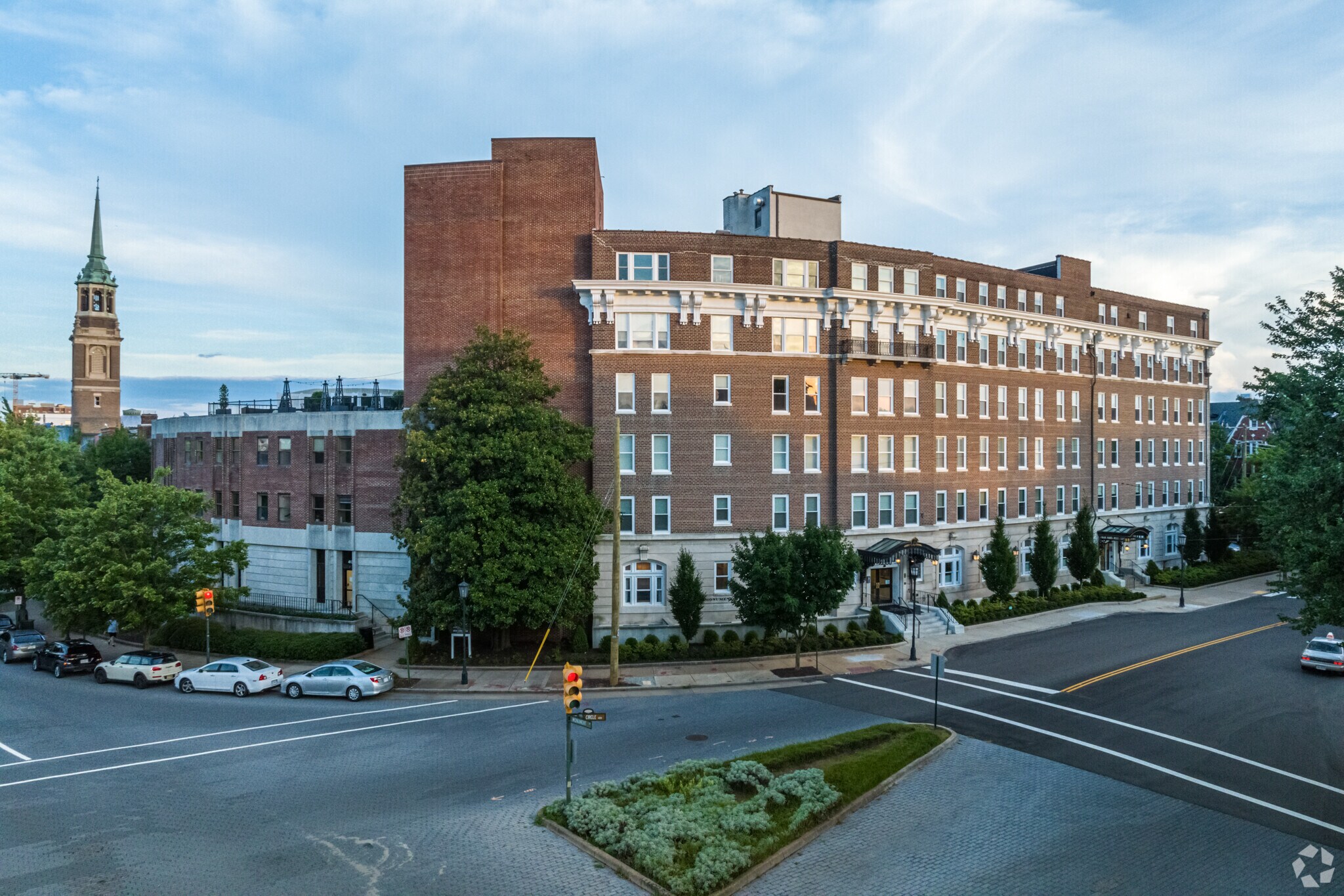 413-421 Stuart Cir, Richmond, VA à louer Photo de l’immeuble– Image 1 sur 3